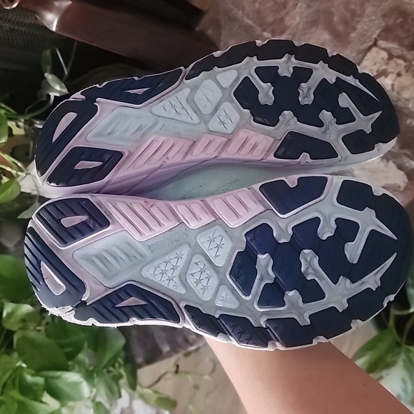 Hoka Arahi 6 Pastel Mint and Lavender Running Shoes - Picture 11 of 15